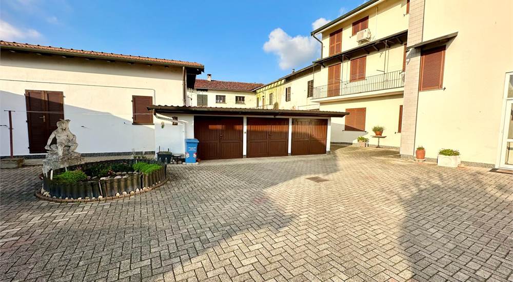 Cortile e box auto