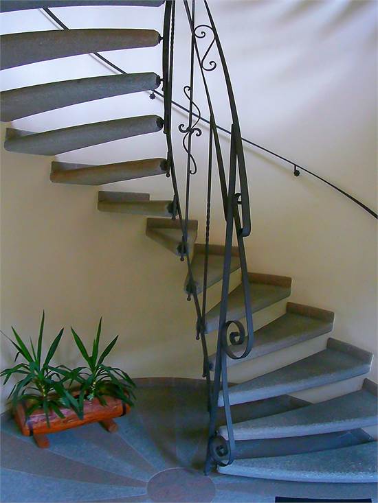 Scala stabile